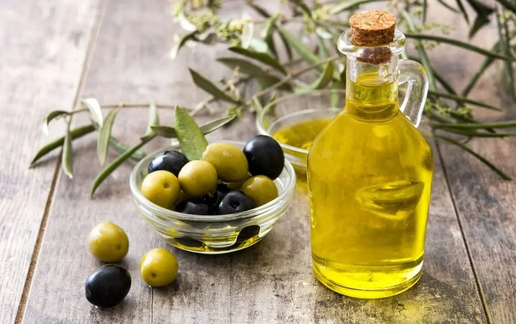 Olive oil &#8211; oil description. Health benefits and harms