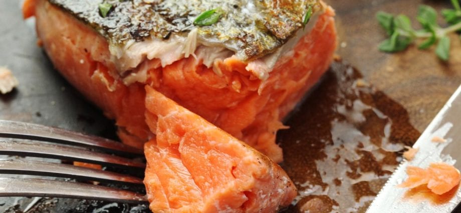 Humpback Salmon nggodhok - isi kalori lan komposisi kimia