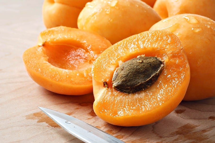 Apricot kernel oil &#8211; description of the oil. Health benefits and harms