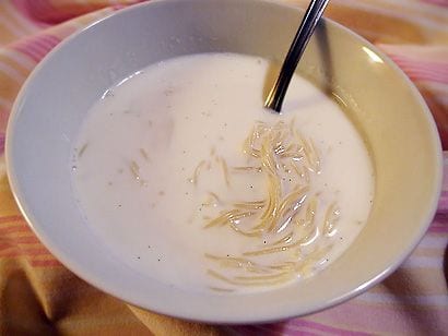 Sup Susu dengan pasta - kandungan kalori dan komposisi kimia