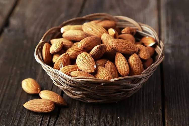 Almond &#8211; description of the nut. Health benefits and harms