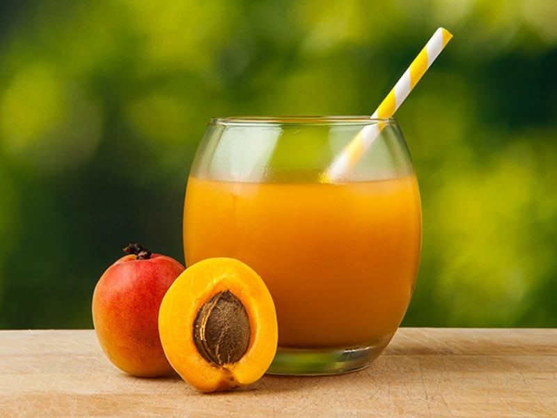 Cov kua txiv Apricot - cov ntsiab lus tsis muaj calorie thiab tshuaj lom neeg