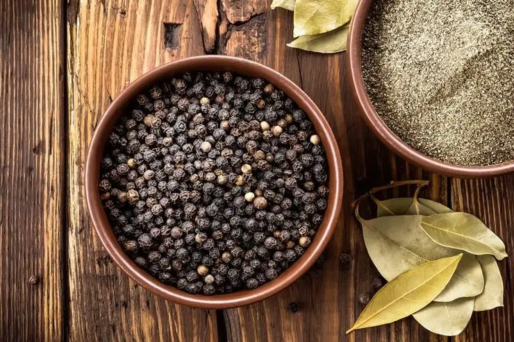 Black pepper &#8211; description of the spice. Health benefits and harms