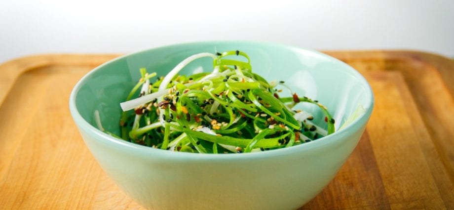 Salad of green onions &#8211; calorie content and chemical composition