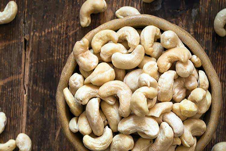 Cashew nuts &#8211; description of nuts. Health benefits and harms