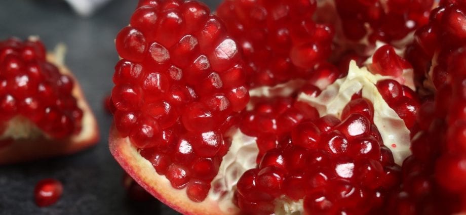 Pomegranate - susbaint calorie agus co-dhèanamh ceimigeach