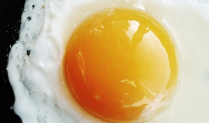 შემწვარი კვერცხი - კალორიების შემცველობა და ქიმიური შემადგენლობა