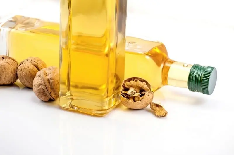 Walnut oil &#8211; description of the oil. Health benefits and harms