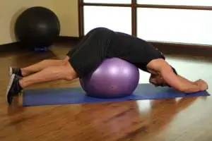 Stretching of the muscles of the lower back in the prone position (&#8220;pyramid&#8221;)