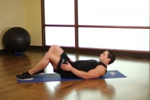 Alongamento dos músculos glúteos na posição prona