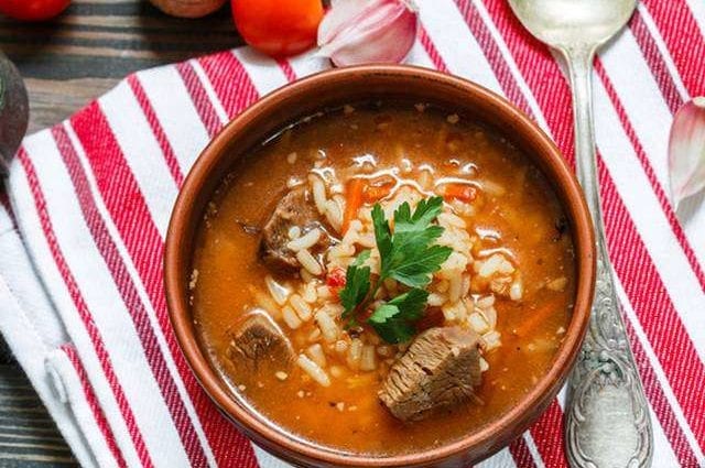 Suppe Kharcho med kød - kalorieindhold og kemisk sammensætning