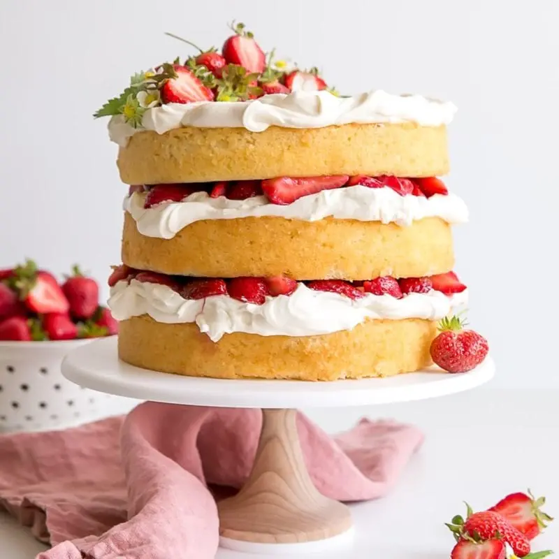 Shortbread Cake with cream &#8211; calorie content and chemical composition