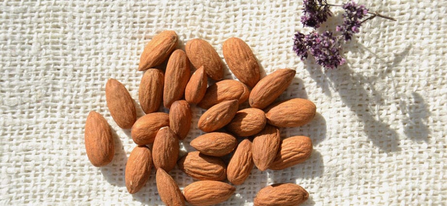 Almonds &#8211; calorie content and chemical composition