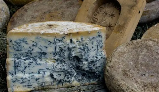 Cheese &#8220;Roquefort&#8221; 50% &#8211; calorie content and chemical composition