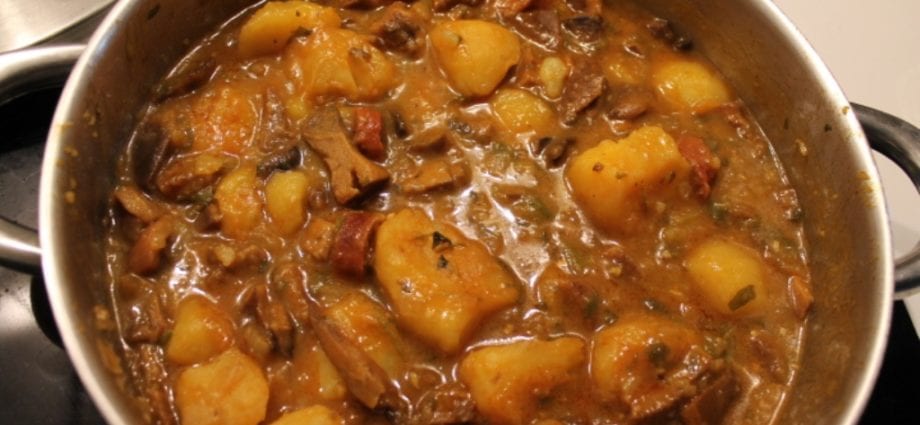 Potato stewed with mushrooms &#8211; calorie content and chemical composition