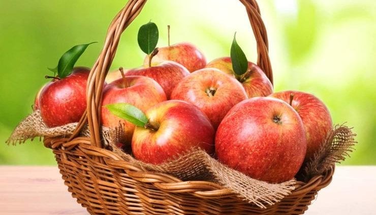 Why apples do not sink in water and 12 amazing facts about apples