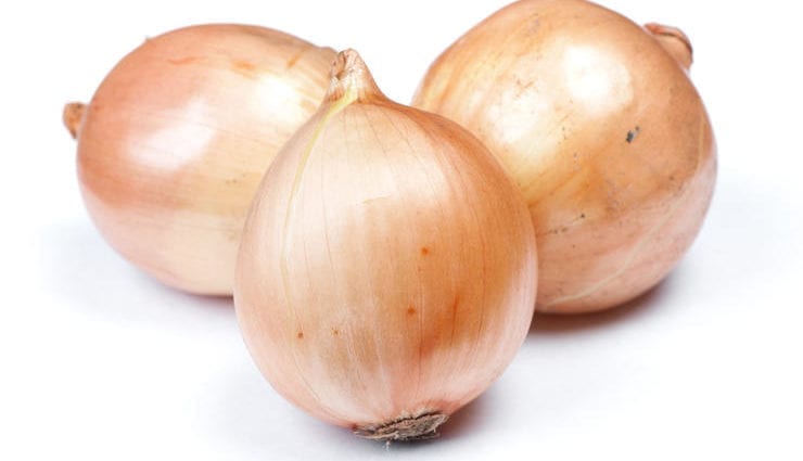 Black marks: when the onions can be a toxic threat