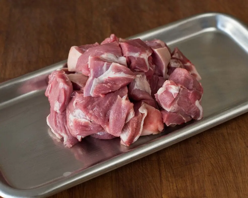 Lamb, shoulder lean only &#8211; calories and nutrients