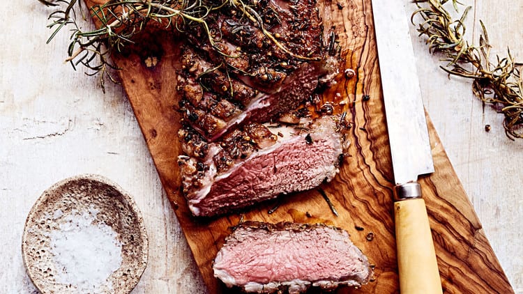 Lamb, loin, roasted on an open fire &#8211; calories and nutrients