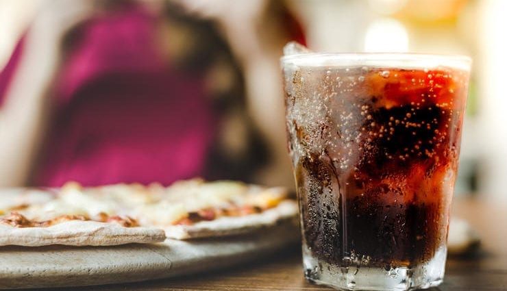 Minuman apa yang mendorong kita untuk makan berlebihan