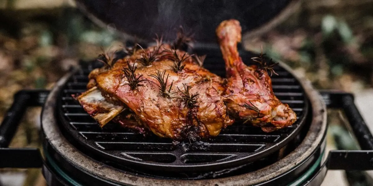 Lamb shoulder, and scapular, roasted on an open fire &#8211; calories, nutrients