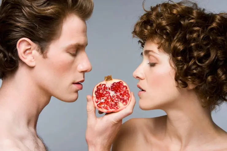 Why it is important to eat a pomegranate for women