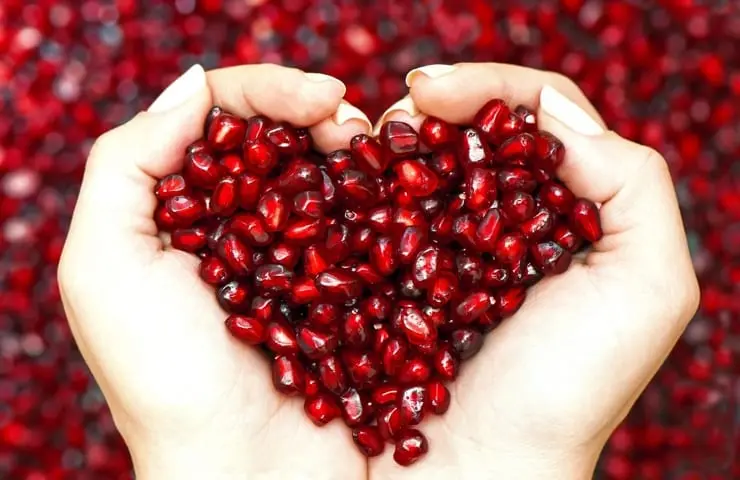 Why it is important to eat a pomegranate for women