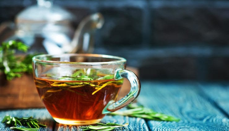 चहा पिण्याने मेंदूवर कसा परिणाम होतो हे शास्त्रज्ञांनी वर्णन केले आहे