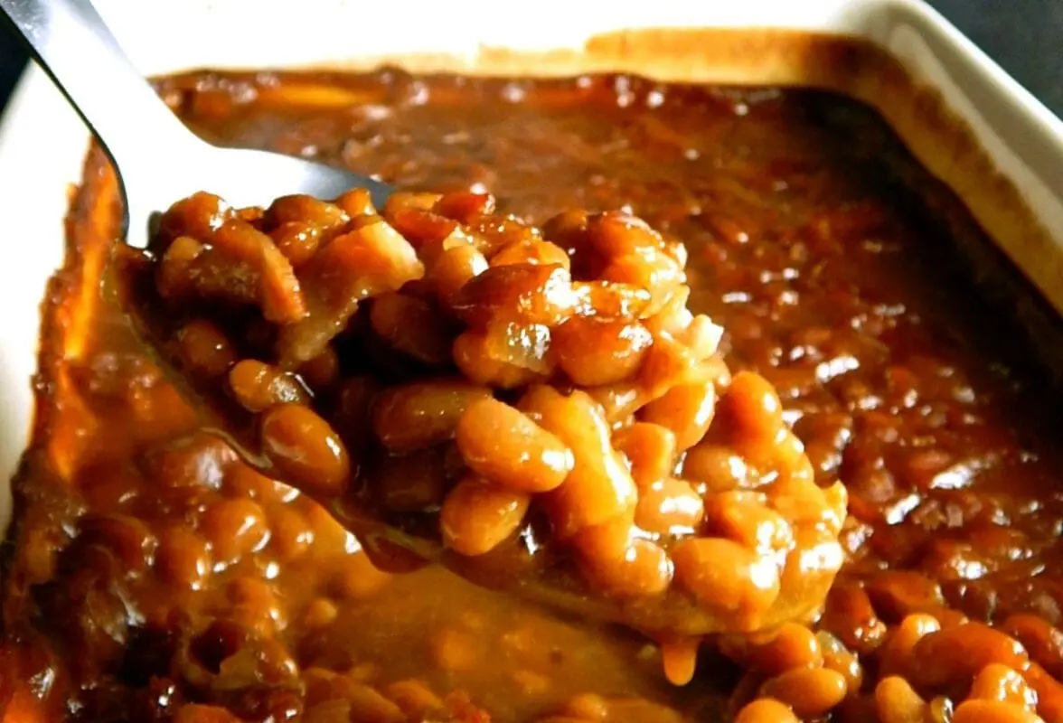 Beans, baked, canned, plain or vegetarian