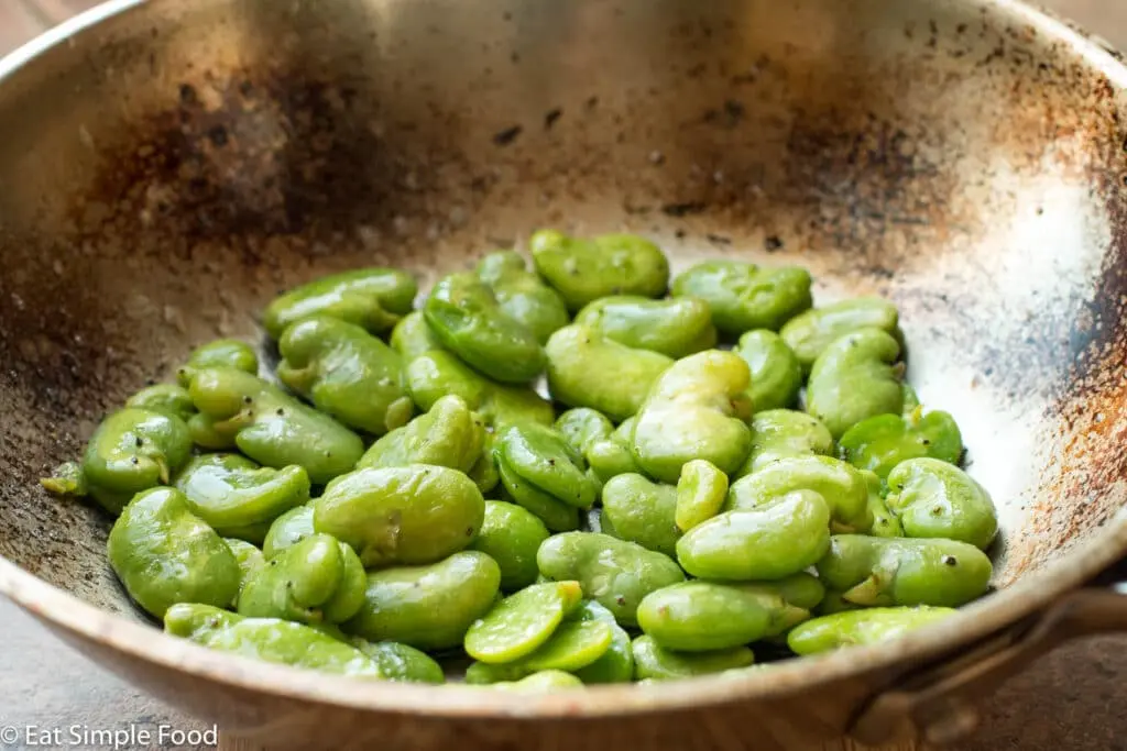 Beans (Fava beans), boiled, with salt