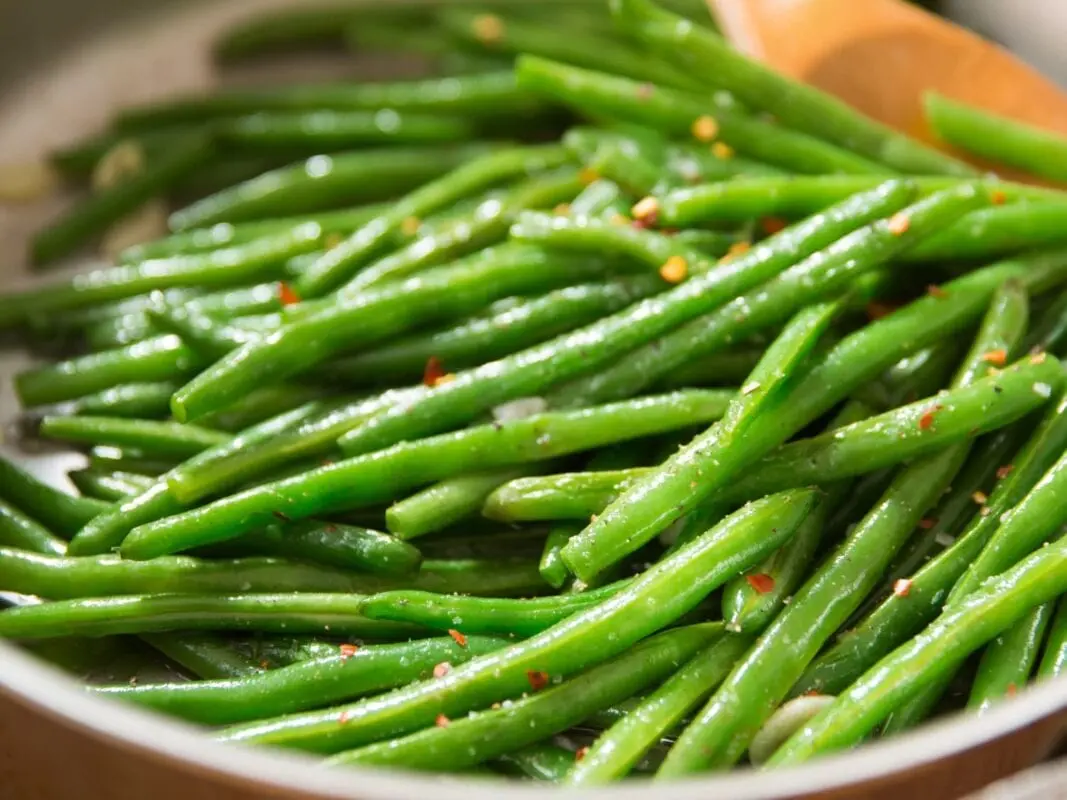 Beans, unripe, cooked, with salt