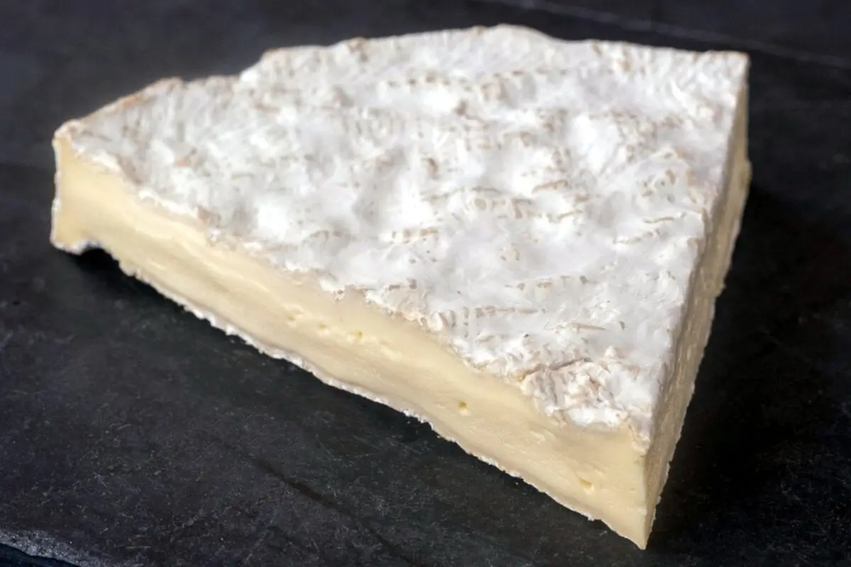 Brie cheese, m.dzh 54% dry in-ve