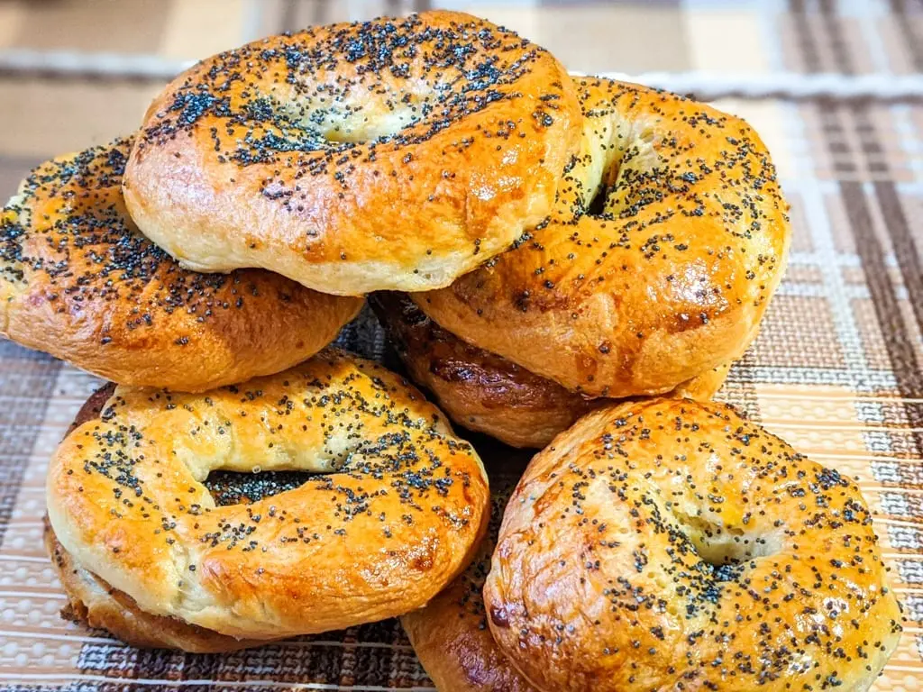 Calorie Bagels, Ukrainian with poppy seeds. Chemical composition and nutritional value.