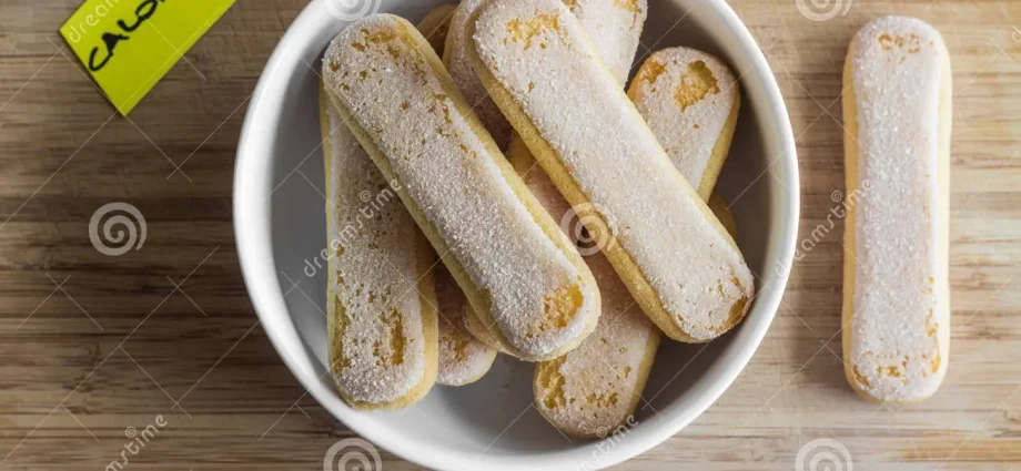 Calorie Biscuits, ladies&#8217; fingers, with lemon juice and peel. Chemical composition and nutritional value.