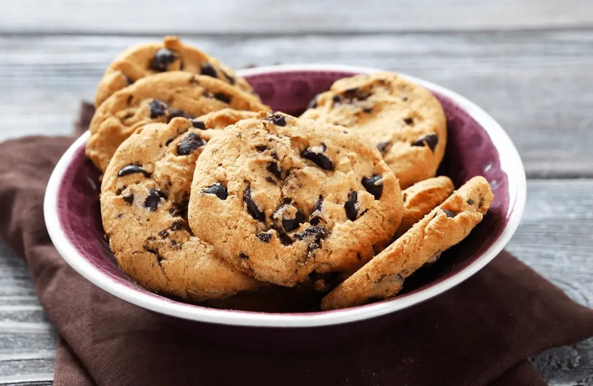 Calorie Biscuits, with chocolate chips, dry mix. Chemical composition and nutritional value.