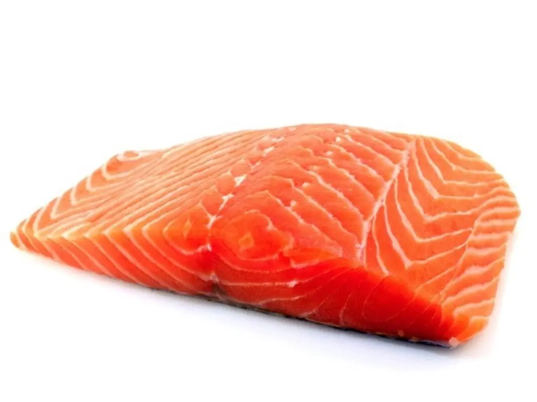 Calorie Coho salmon, bred on a farm, cooked in the heat. Chemical composition and nutritional value.