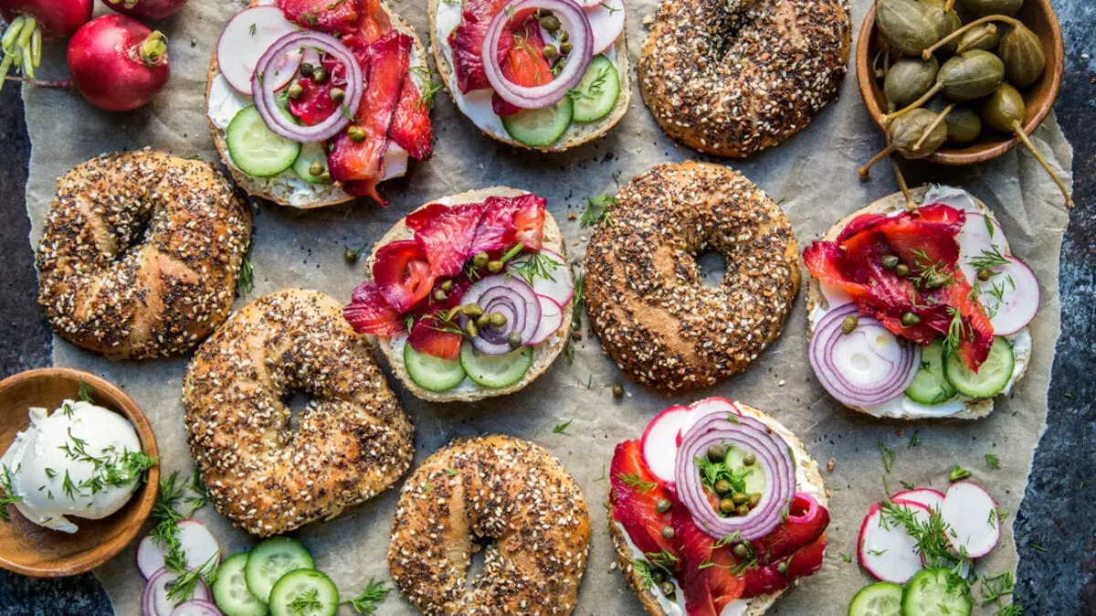 Calorie content Bagels are rich. Chemical composition and nutritional value.