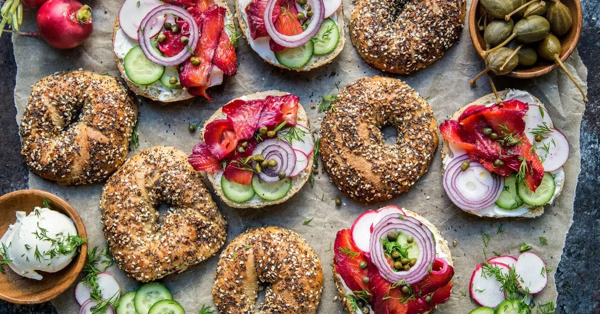 Calorie content Bagels are simple. Chemical composition and nutritional value.