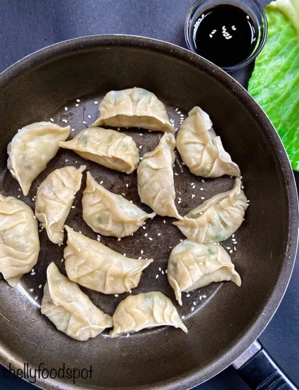 Calorie content Fried dumplings, 2-170 each. Chemical composition and nutritional value.