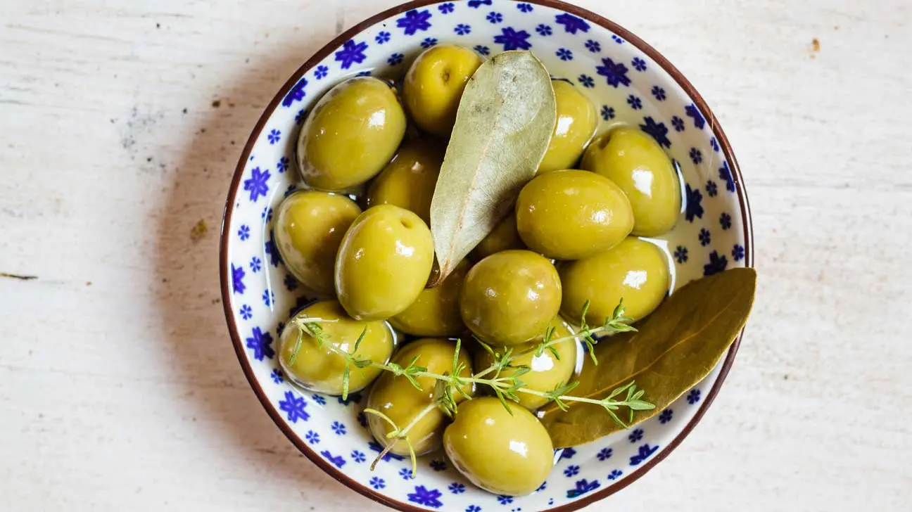 Olives and olives: benefits and differences