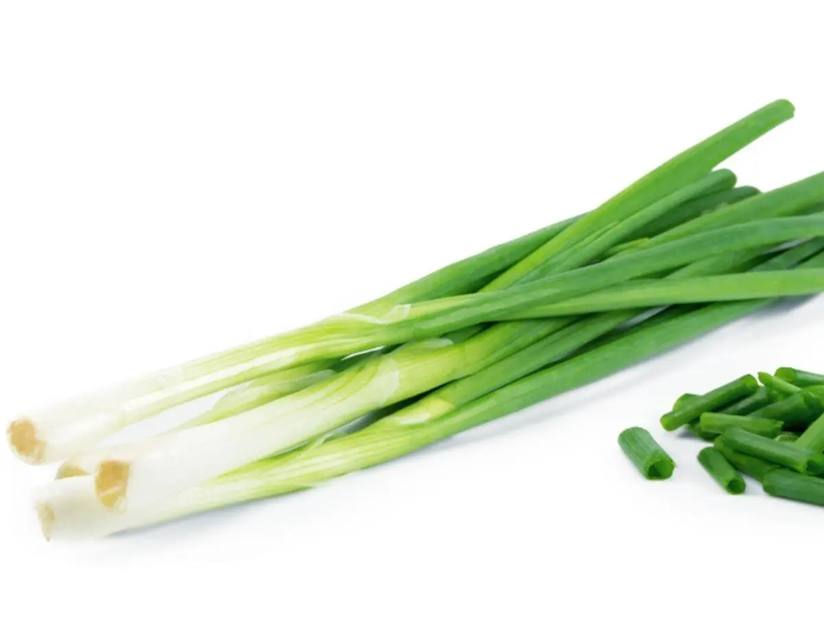 Calorie content Green onion salad 1-60. Chemical composition and nutritional value.