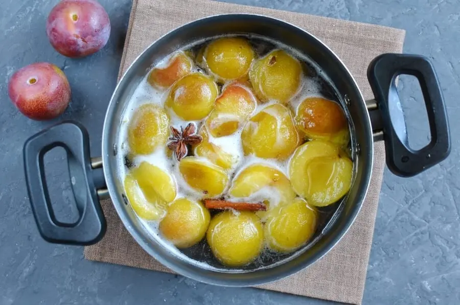 Calorie content Hungarian plum compote. Canned food. Chemical composition and nutritional value.