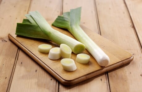 Calorie content Leek (onion and the bottom of the greens). Chemical composition and nutritional value.