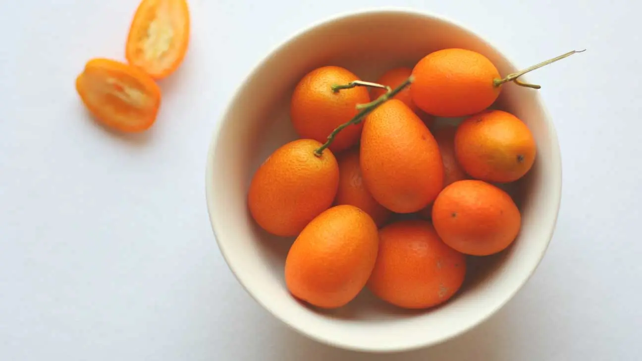 Calorie content of Kumquat. Chemical composition and nutritional value.