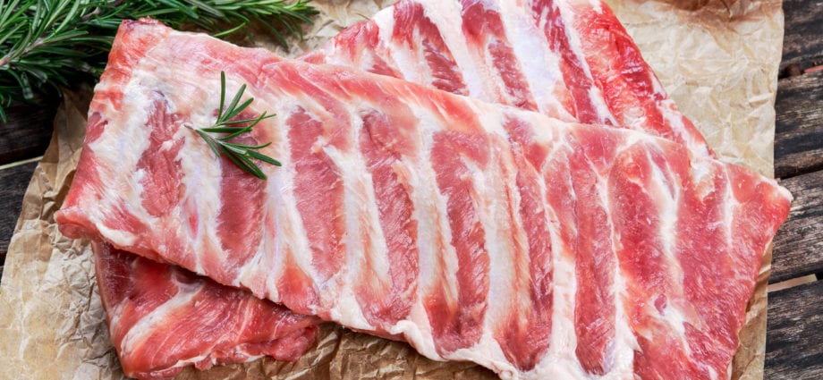 カロリー量豚肉、後ろからリブ、骨付き、肉のみ、焼き上げ。 化学組成と栄養価。