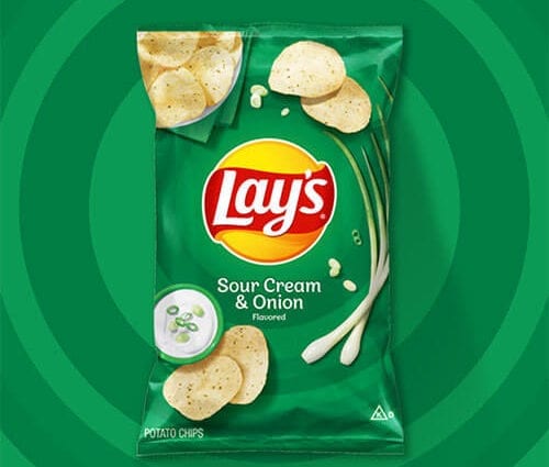 Calorie content Potato chips, sour cream and onion flavor. Chemical composition and nutritional value.