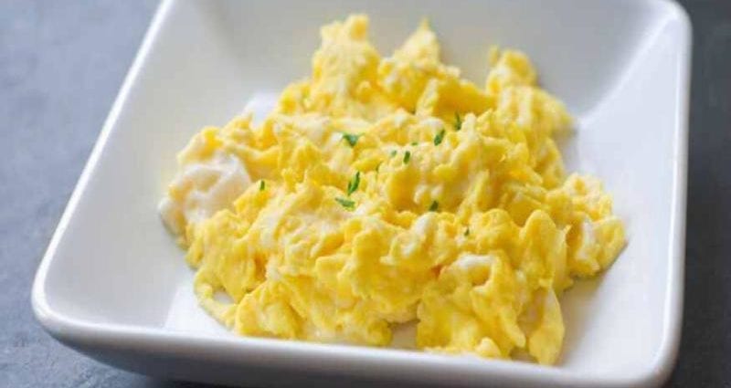 Kaloriinnehåll äggröra, 1-312 vardera. Kemisk sammansättning och näringsvärde.