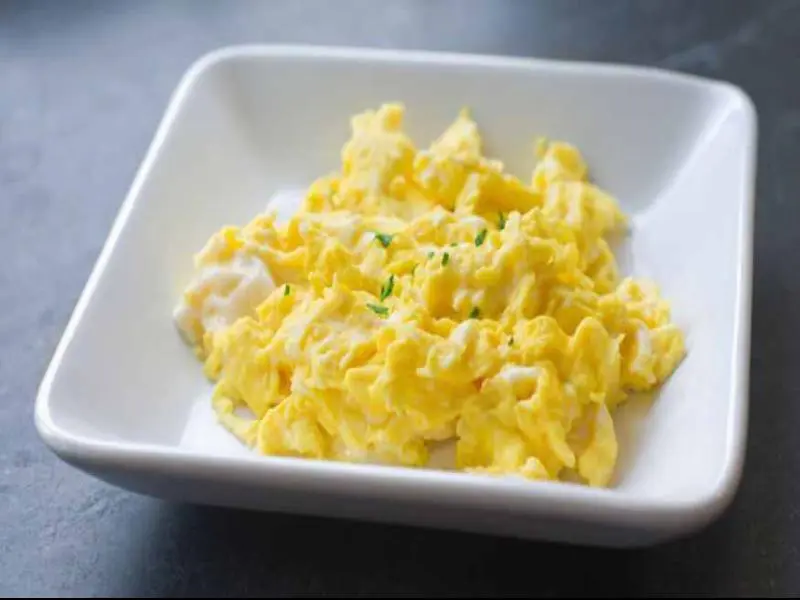 Calorie content Scrambled eggs, 1-312 each. Chemical composition and nutritional value.