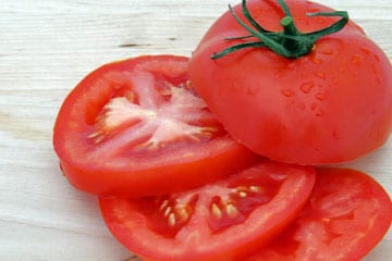 卡路里含量盐煮熟的西红柿（西红柿）。 化学成分和营养价值。