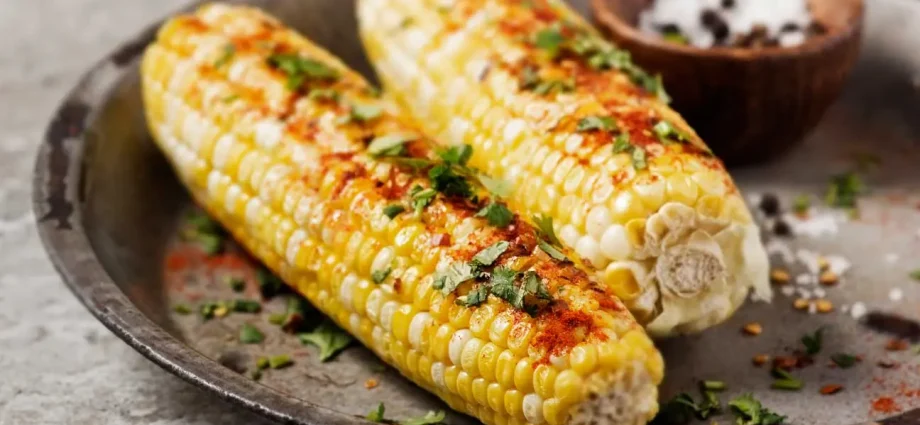 Calorie content White sugar corn, frozen, fresh cut grains, boiled, with salt. Chemical composition and nutritional value.